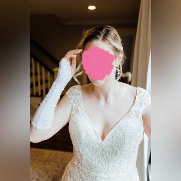 BHLDN/Whispers and Echoes/Anthropologie Rockland Gown with Shortened Train - Picture 2 of 13